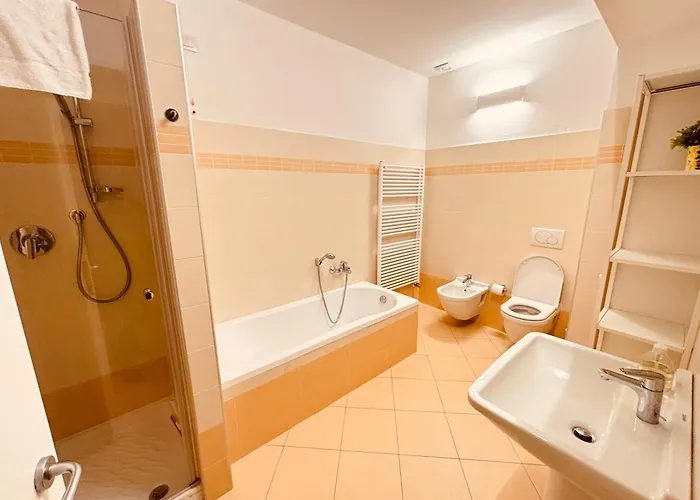 Zen - With Jacuzzi, Panoramic Views Apartmán Lenno